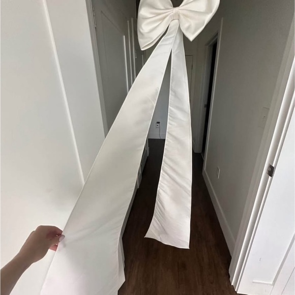 Essence of Australia wedding dress detachable bow - Picture 3 of 4